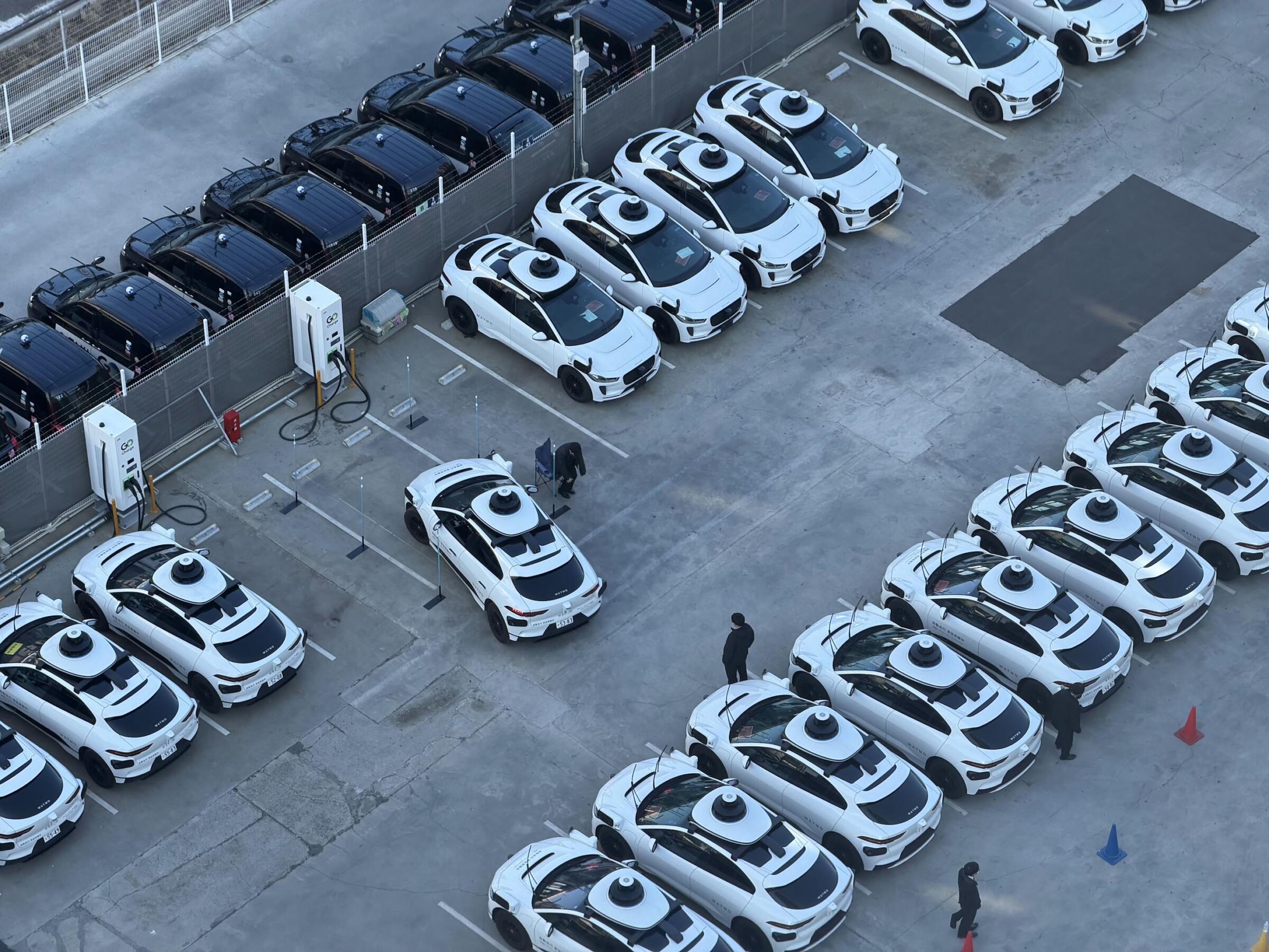 日本で訓練をするWAYMOの車両